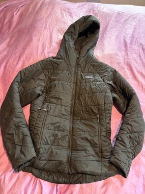 Patagonia Women's Hooded Puffer Jacket - black